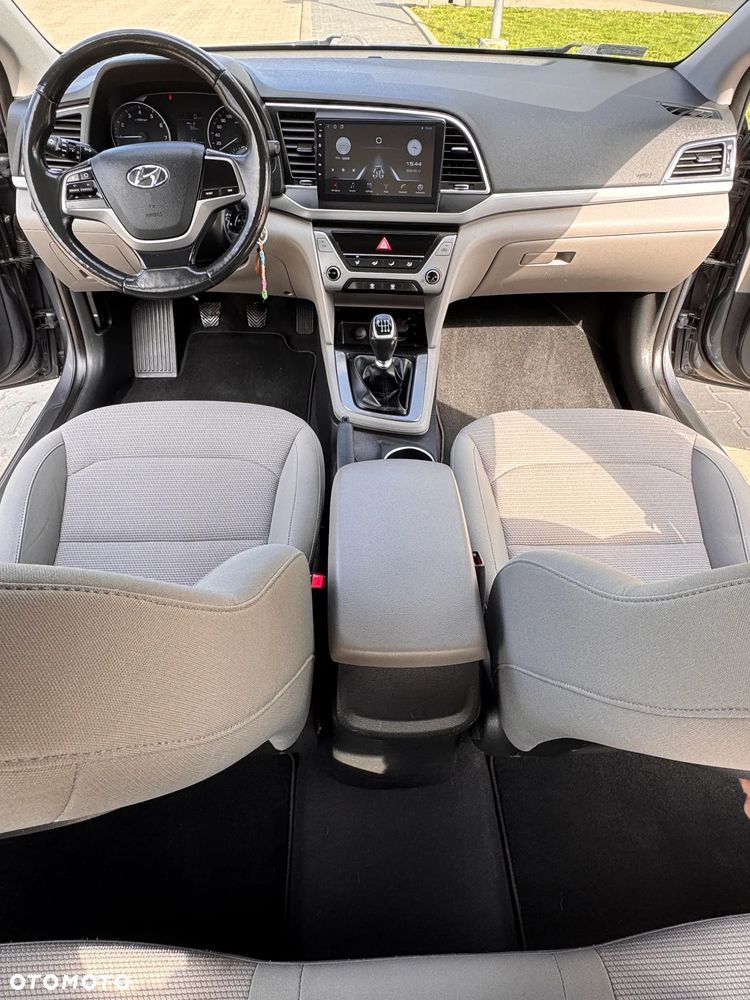 Hyundai Elantra - 10