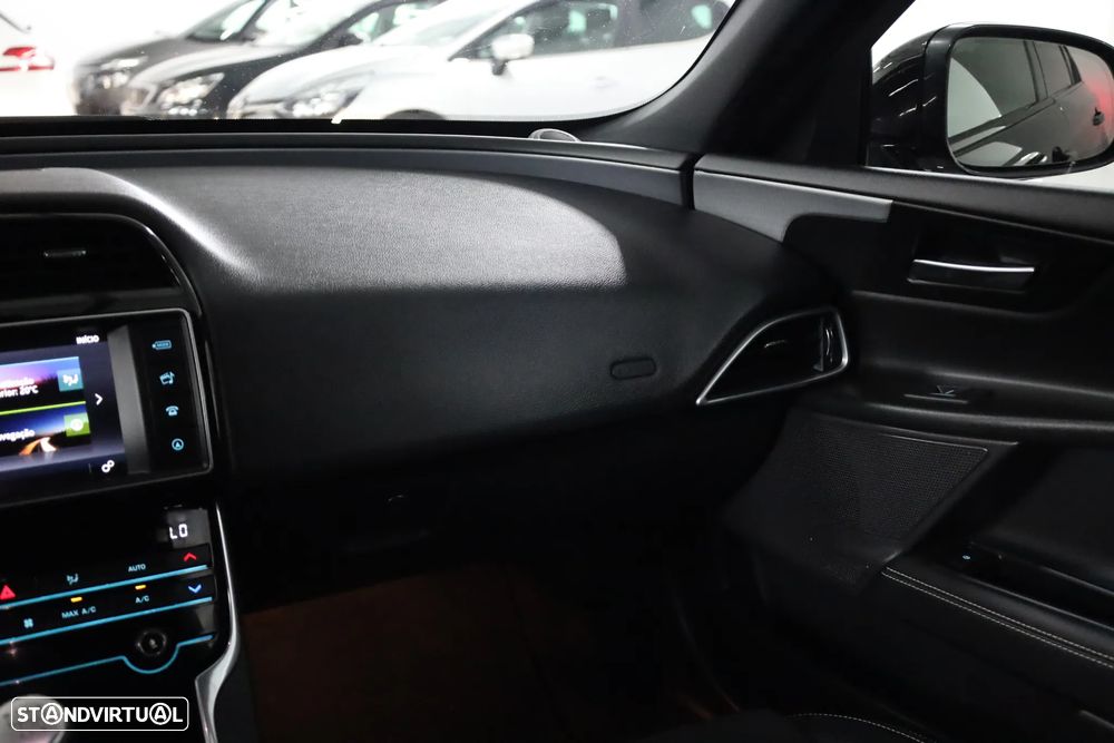 Jaguar XE 20d R-Sport - 17