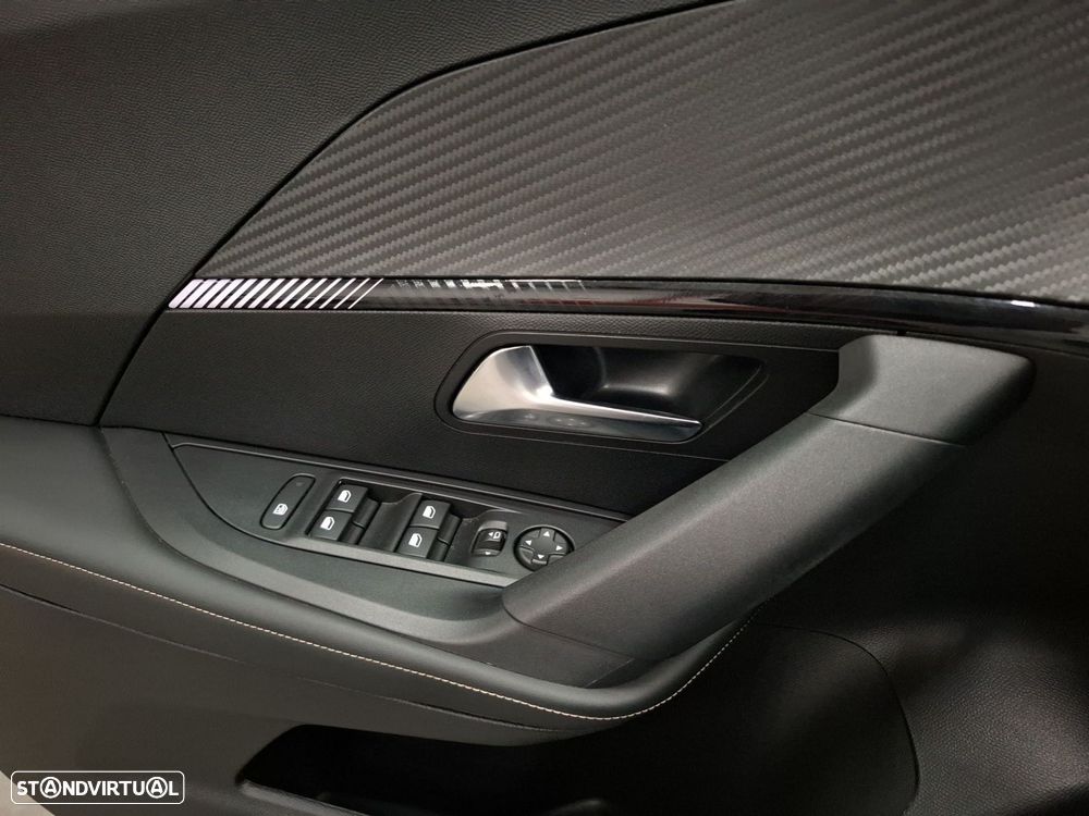 Peugeot e-2008 54 kWh Allure - 24