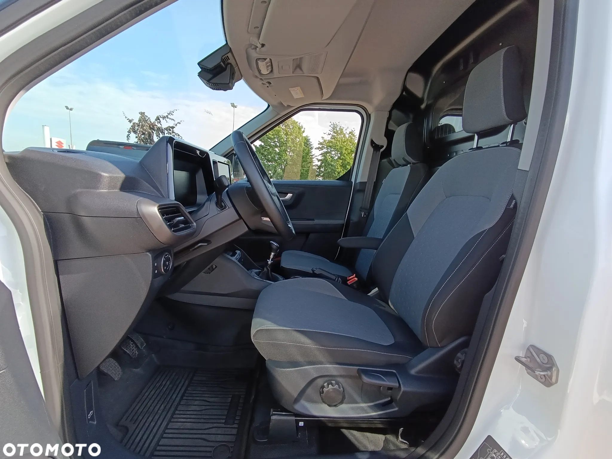 Ford Transit Courier Van Limited - 19