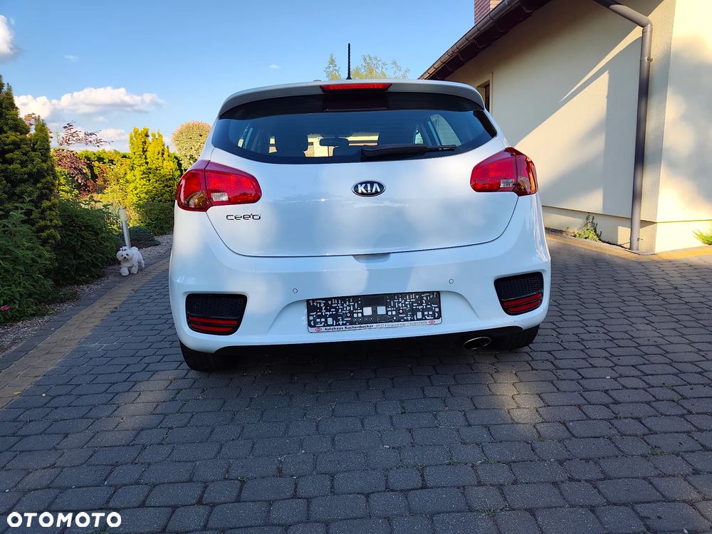 Kia Ceed 1.6 GDI Dream Team Edition - 6