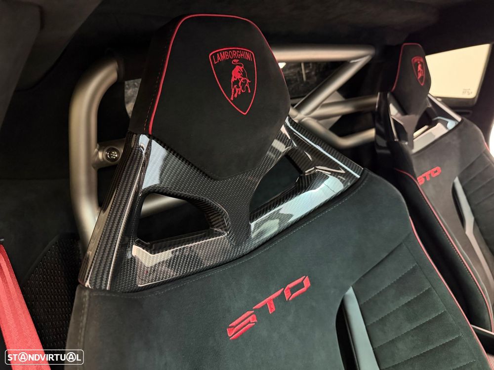 Lamborghini Huracán STO - 31