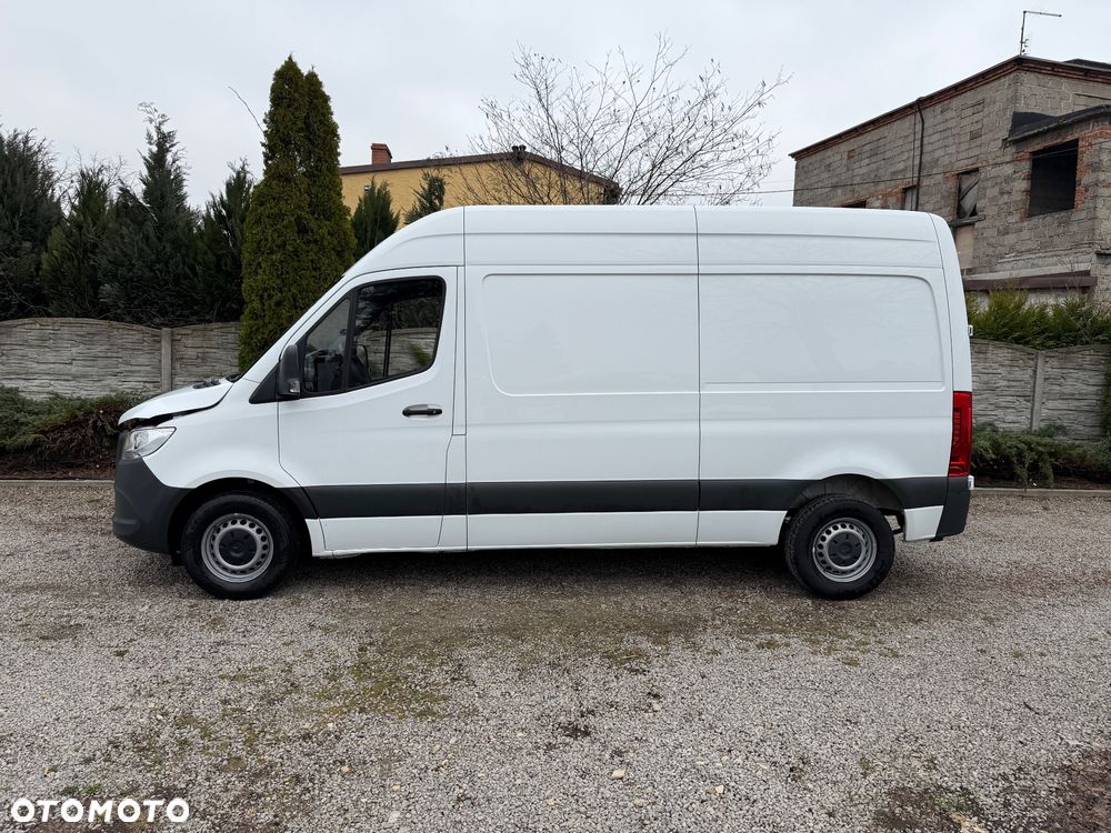 Mercedes-Benz Sprinter 907 - 9