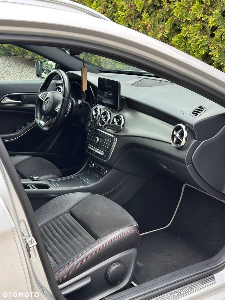 Mercedes-Benz GLA 180 d 7G-DCT AMG Line - 13