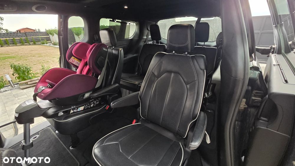 Chrysler Pacifica - 10