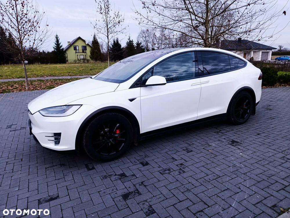 Tesla Model X - 22