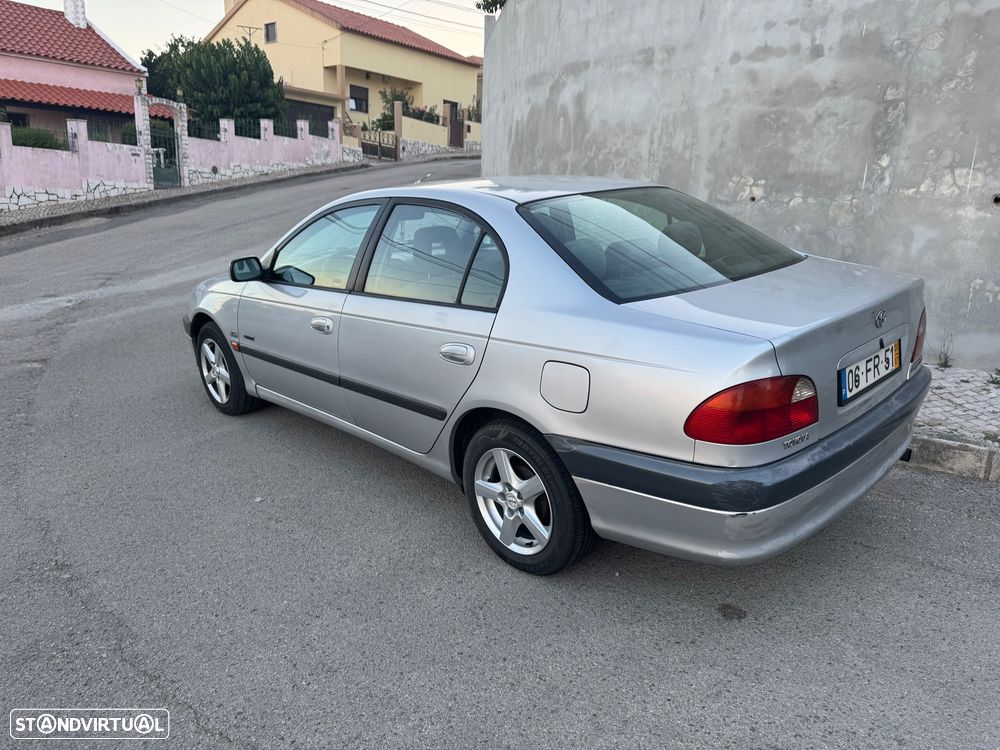 Toyota Avensis Sedan 2.0 D4D Luna - 2