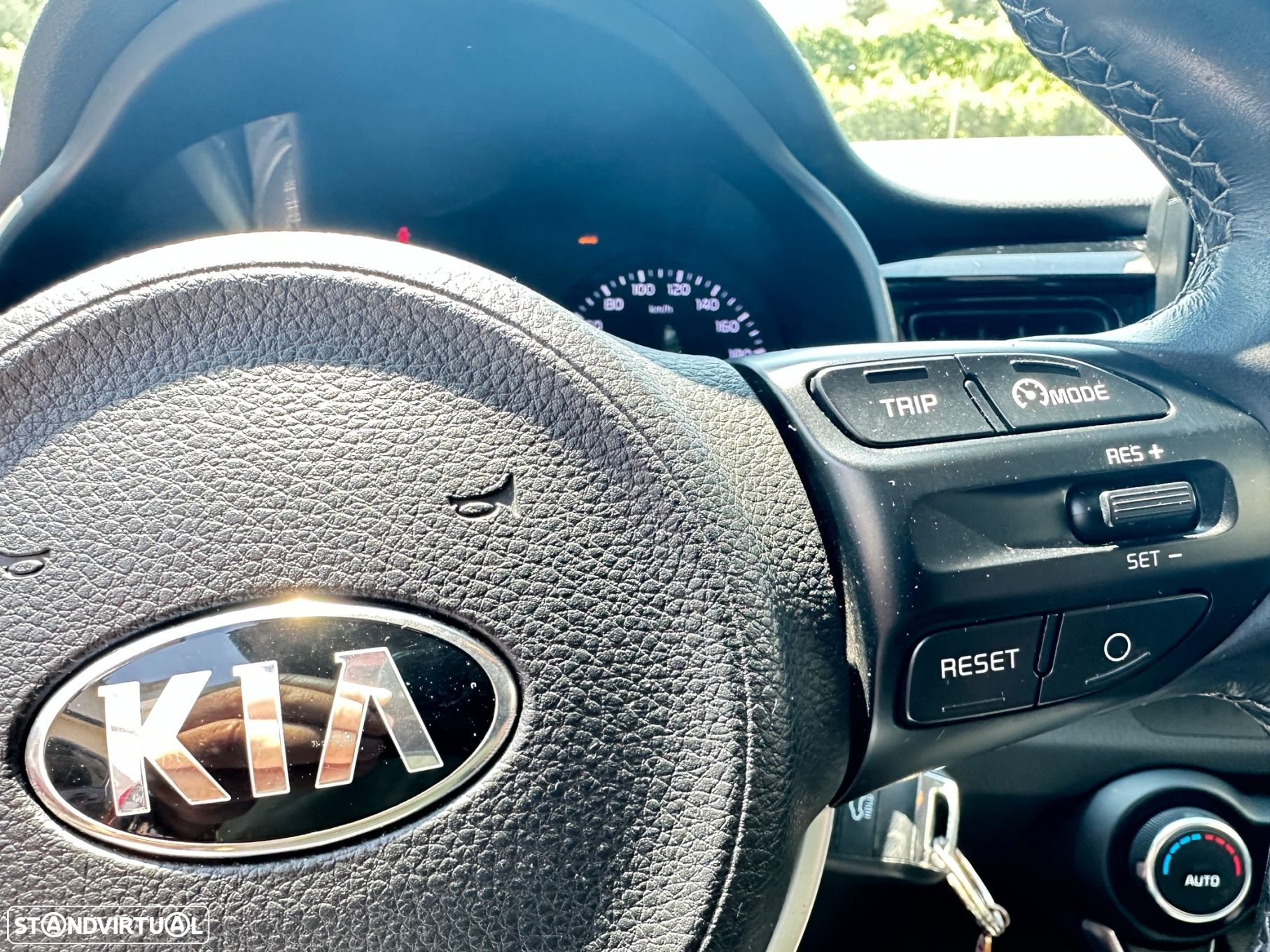 Kia Stonic 1.0 T-GDI Tech - 8