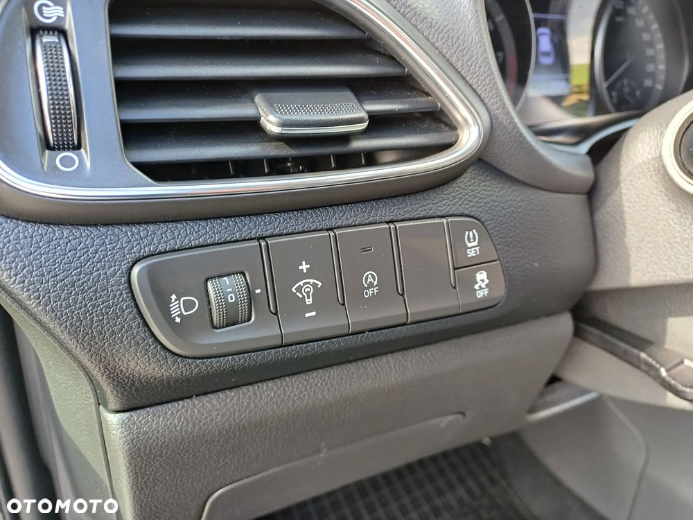 Hyundai i30 1.5 DPI Classic + - 37