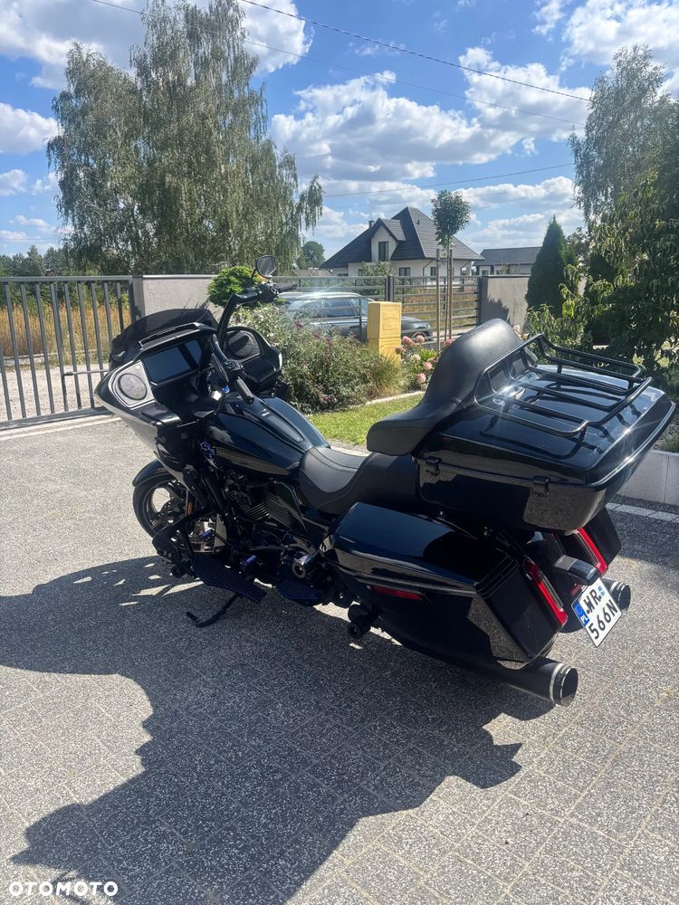 Harley-Davidson Touring Road Glide - 2