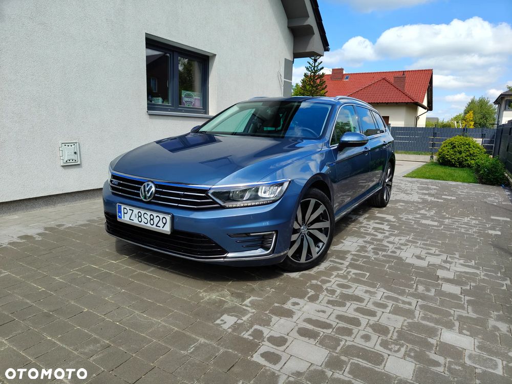 Volkswagen Passat - 1