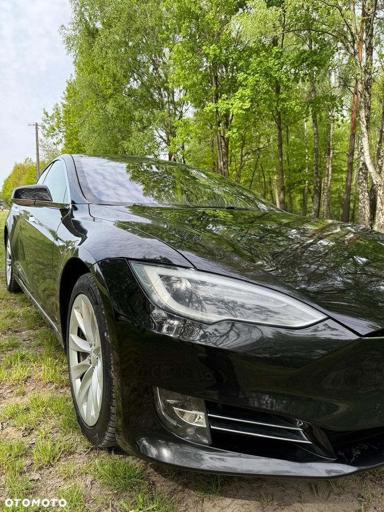 Tesla Model S - 11