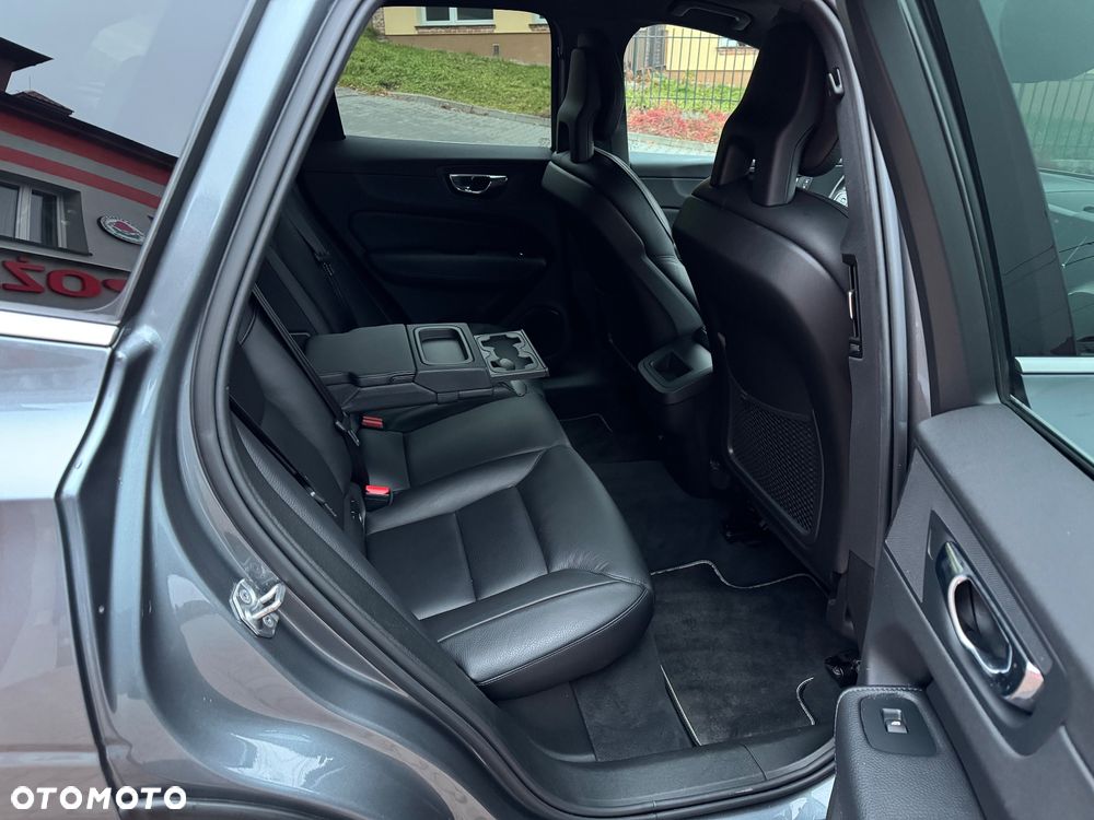 Volvo XC 60 D4 AWD Geartronic RDesign - 22