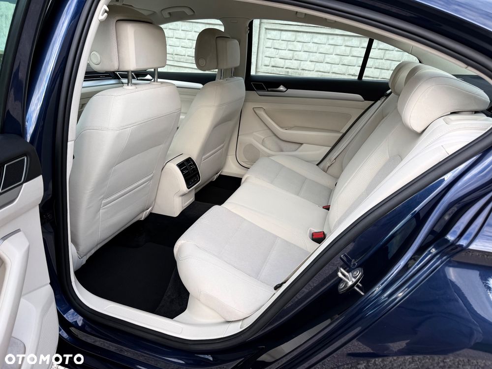 Volkswagen Passat 2.0 TDI BMT Comfortline - 21