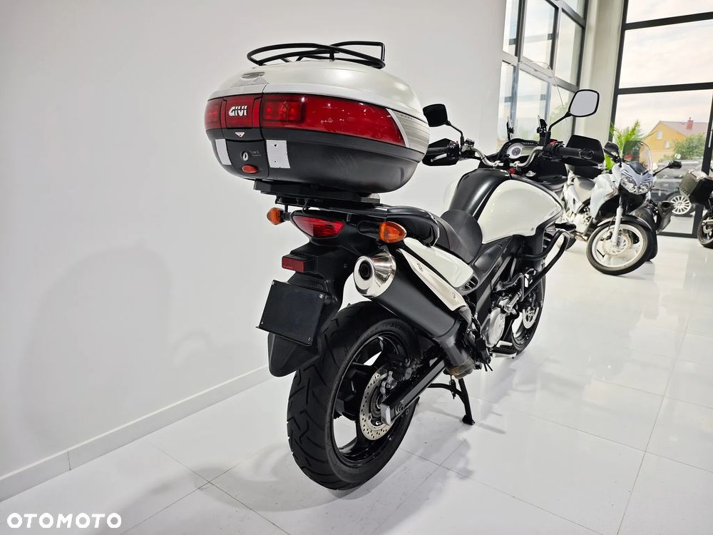 Suzuki V-STROM - 10