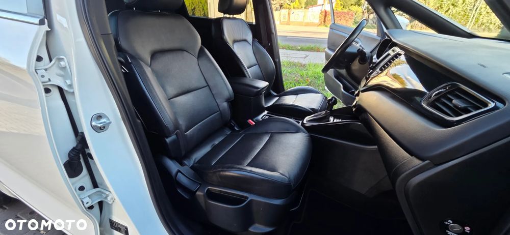 Kia Carens 1.7 CRDi 141 ISG Vision - 38