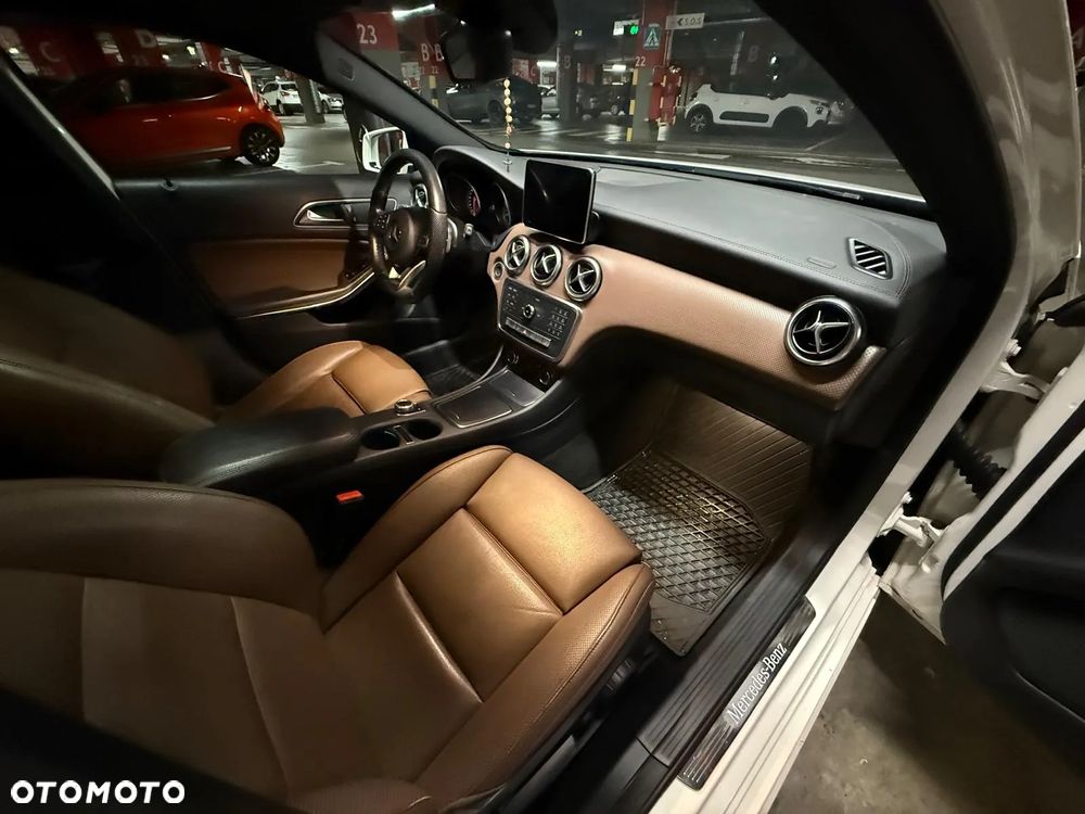 Mercedes-Benz Klasa A 180 7G-DCT AMG Line - 18