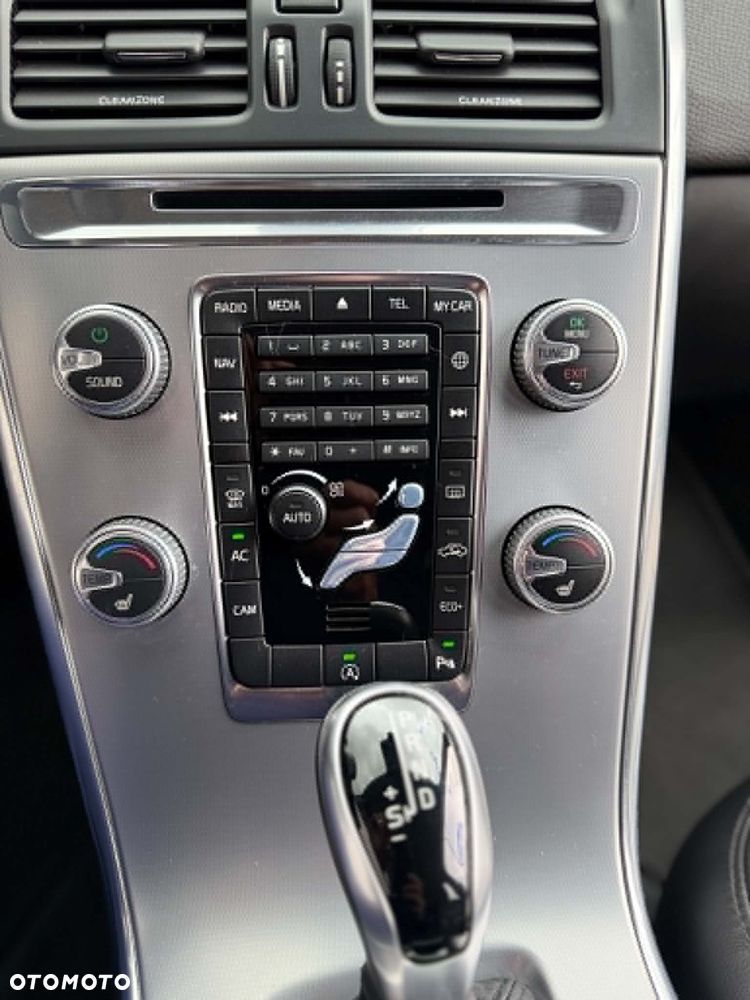 Volvo XC 60 D4 AWD Geartronic Momentum - 23