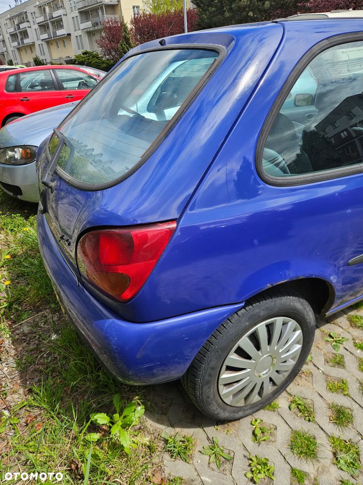 Ford Fiesta 1.8 D Fun - 12