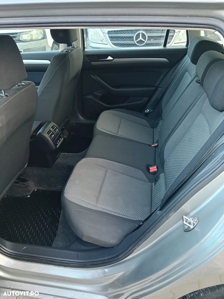 Volkswagen Passat - 10