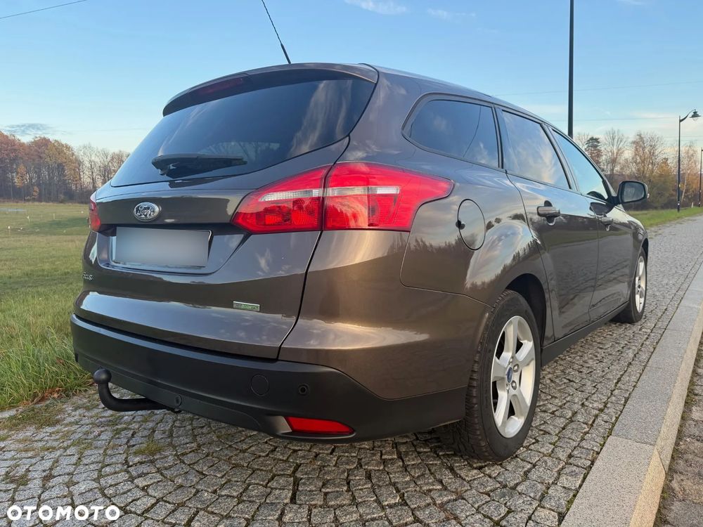 Ford Focus ver-turnier-titanium - 11