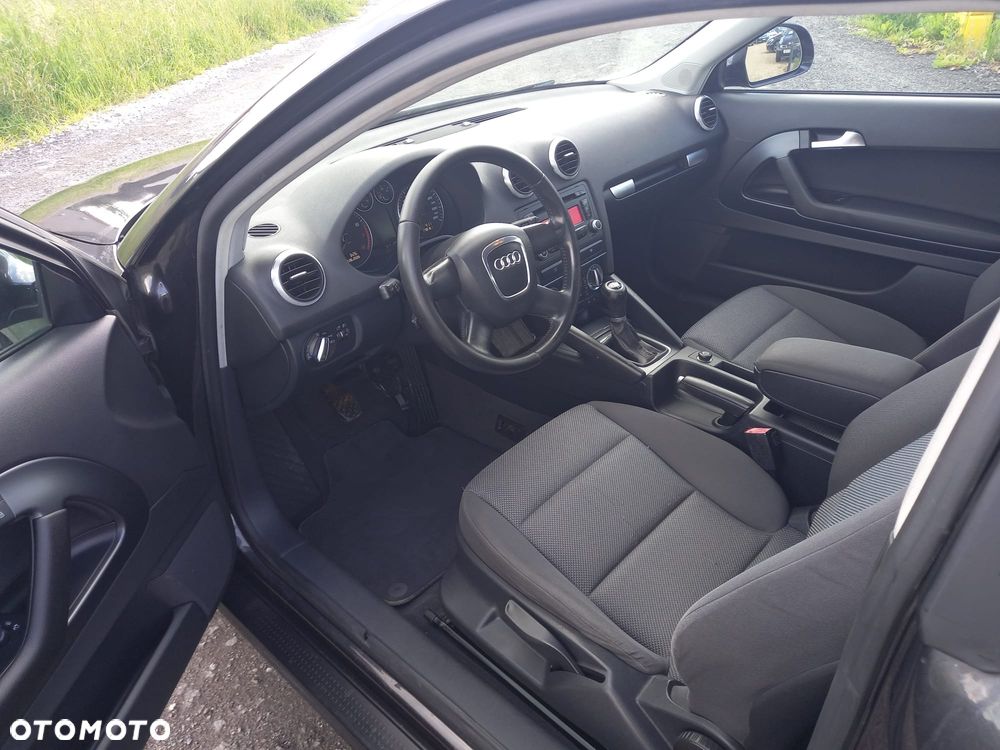 Audi A3 3-drzwiowe 1.6 Ambiente - 11