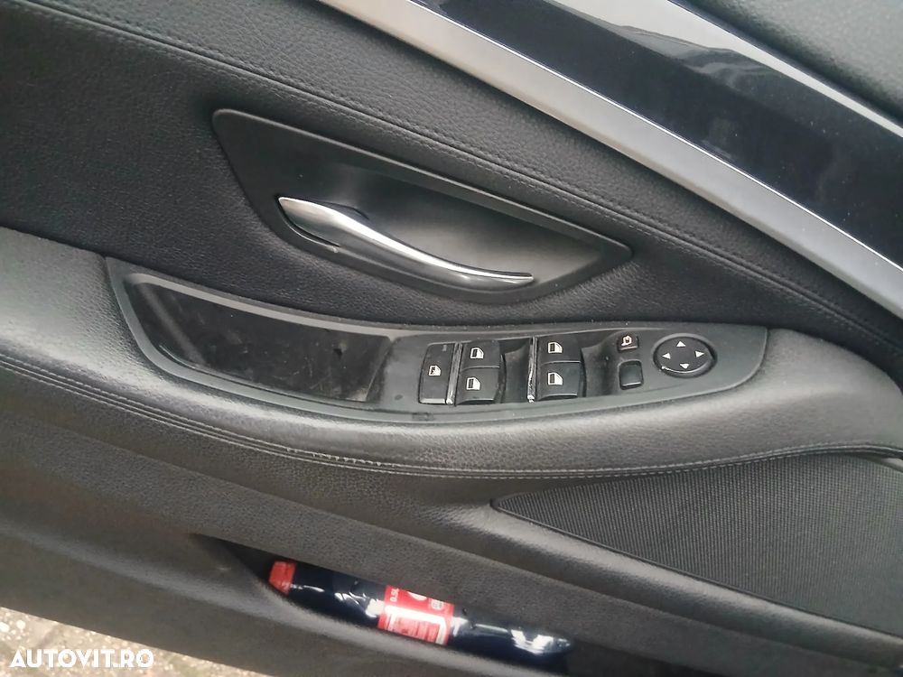 BMW Seria 5 525d Touring Sport-Aut. - 12