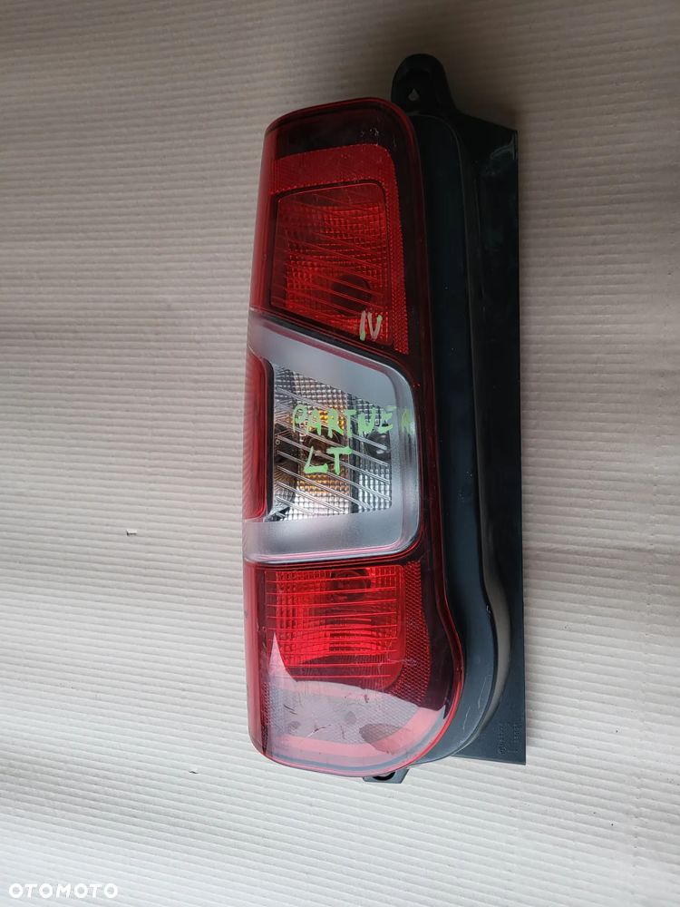 Lampa tylna lewa Peugeot Partner IV - 2