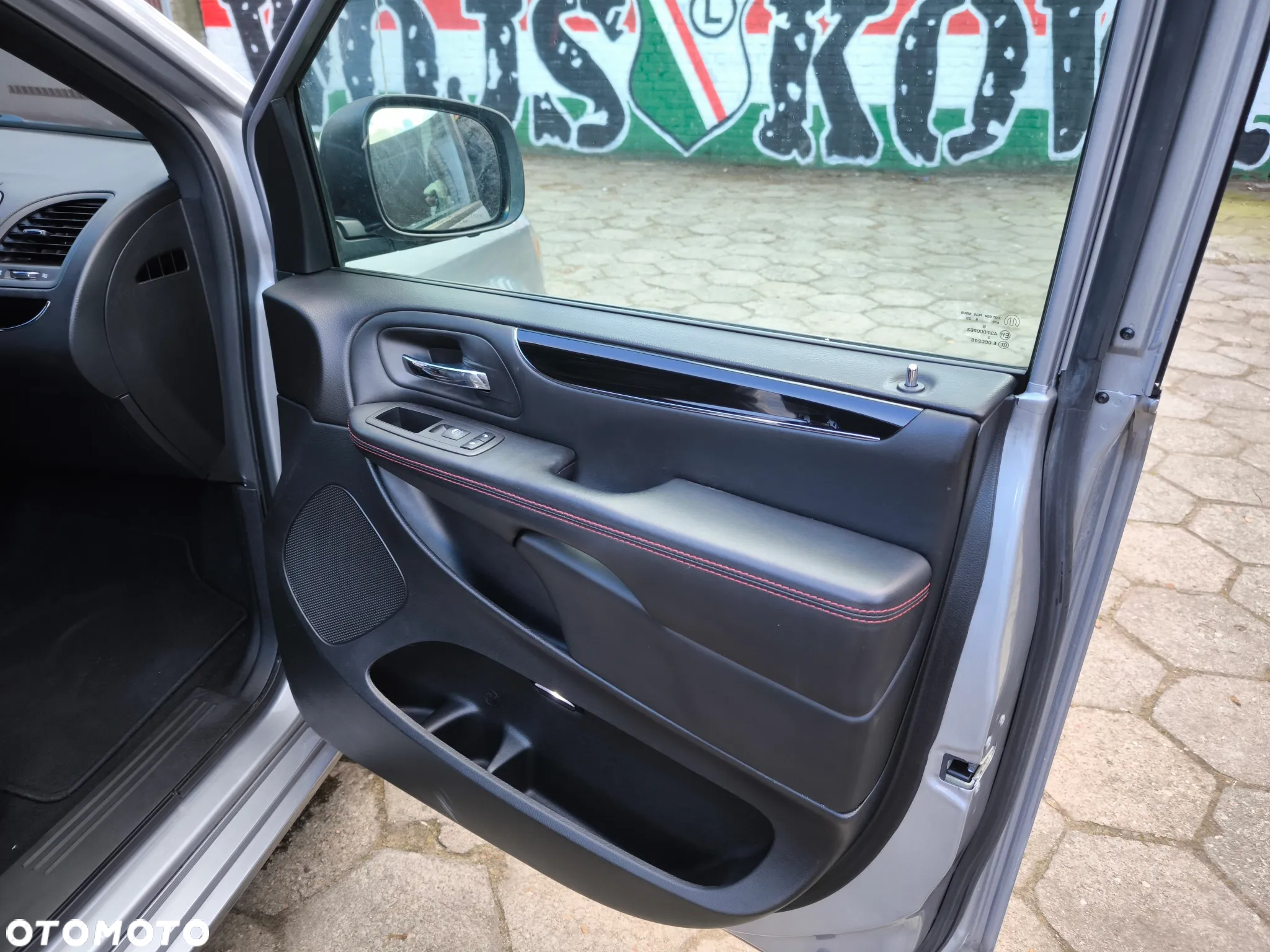 Dodge Grand Caravan - 17