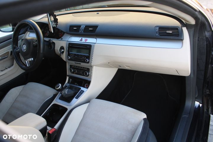 Volkswagen Passat CC - 24