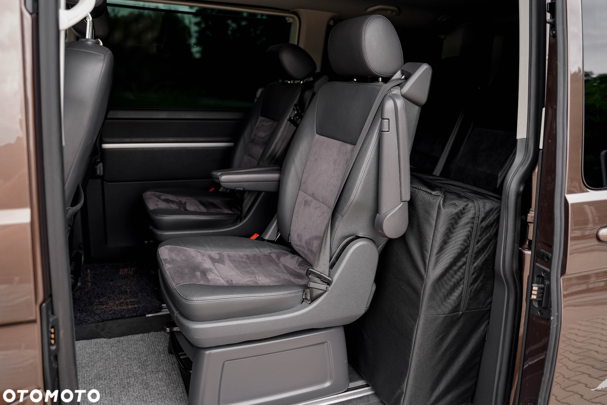 Volkswagen Multivan - 23