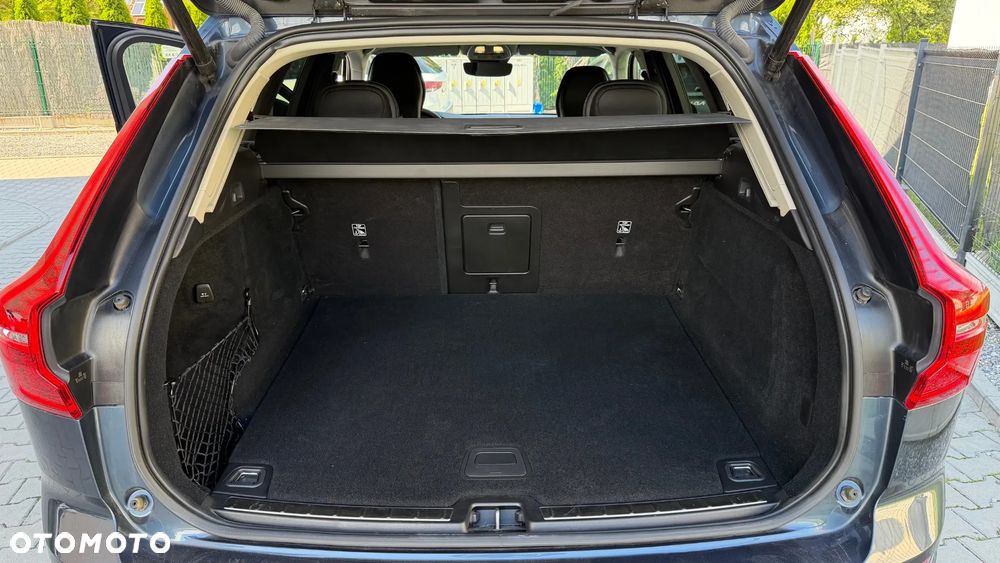 Volvo XC 60 B4 B Momentum Pro - 24