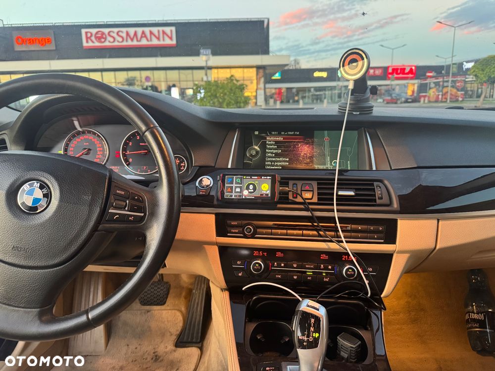 BMW Seria 5 528i xDrive Luxury Line - 9