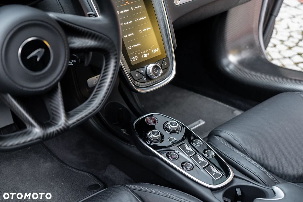 McLaren GT - 17