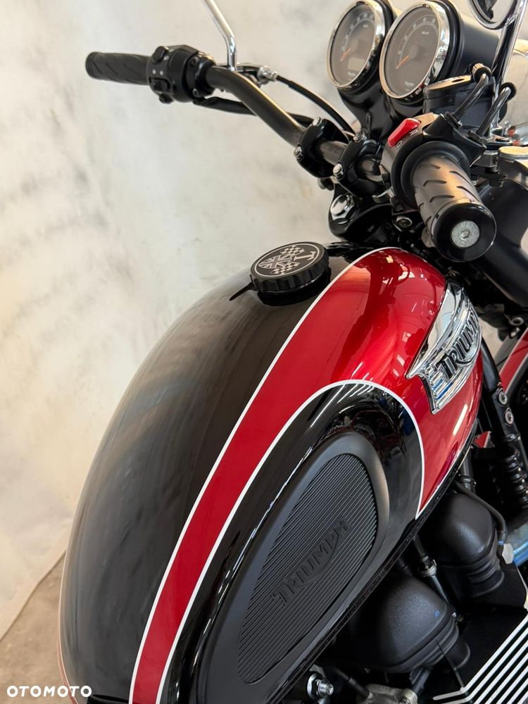 Triumph Bonneville - 26