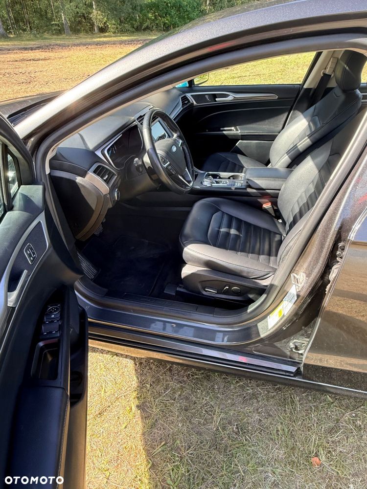 Ford Fusion - 12
