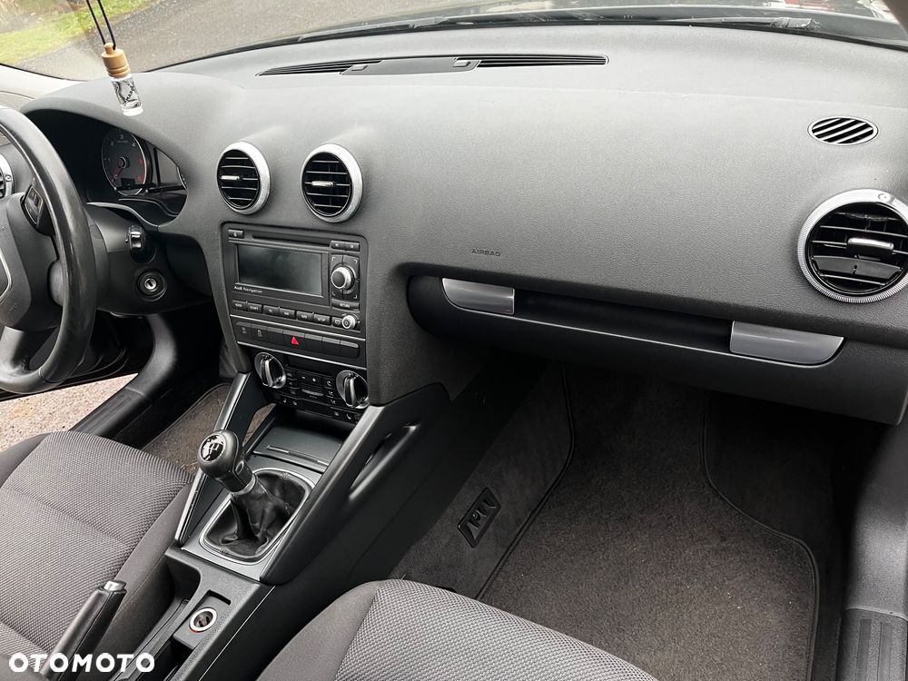 Audi A3 Sportback 1.6 TDI S line Sportpaket - 7