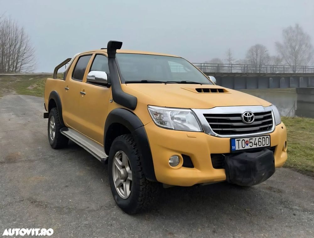 Toyota Hilux 4x4 Cabina Dubla Style+ Aut. - 10
