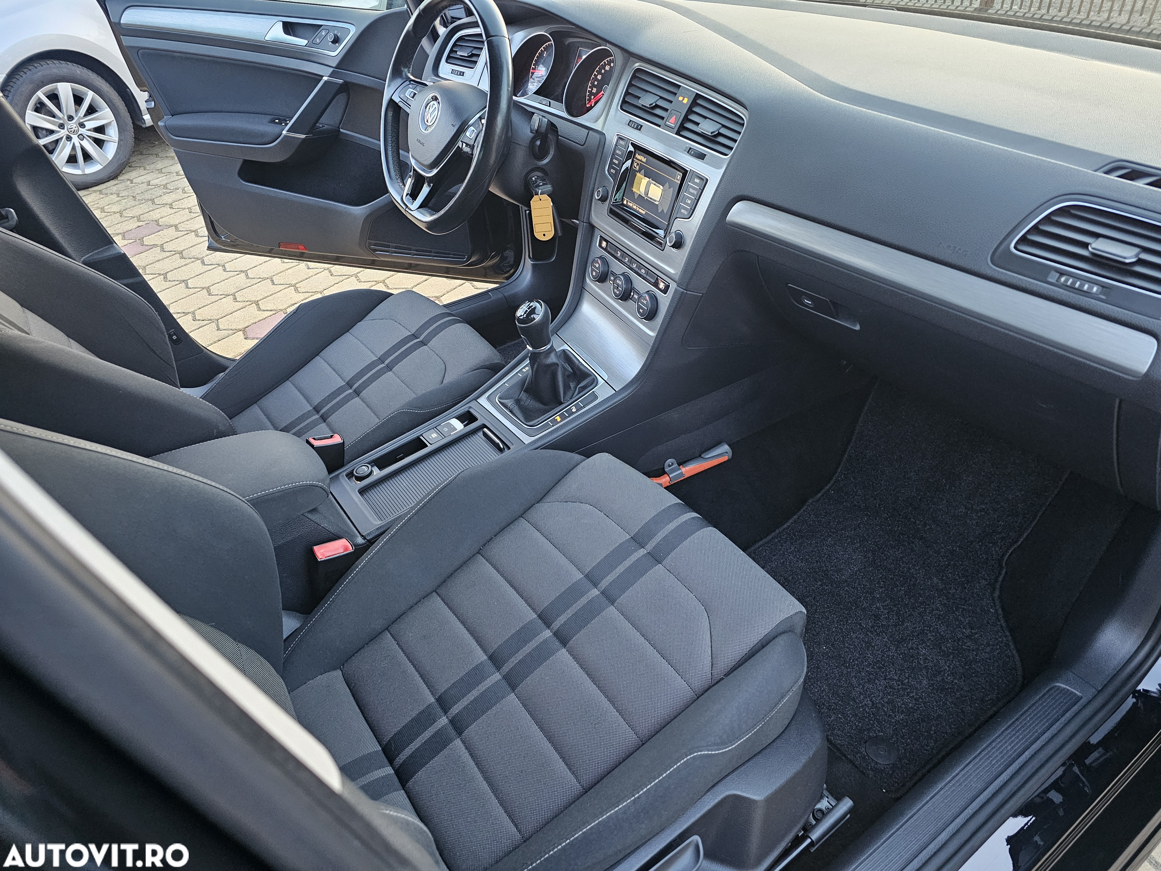Volkswagen Golf 1.6 TDI BlueMotion Comfortline - 8