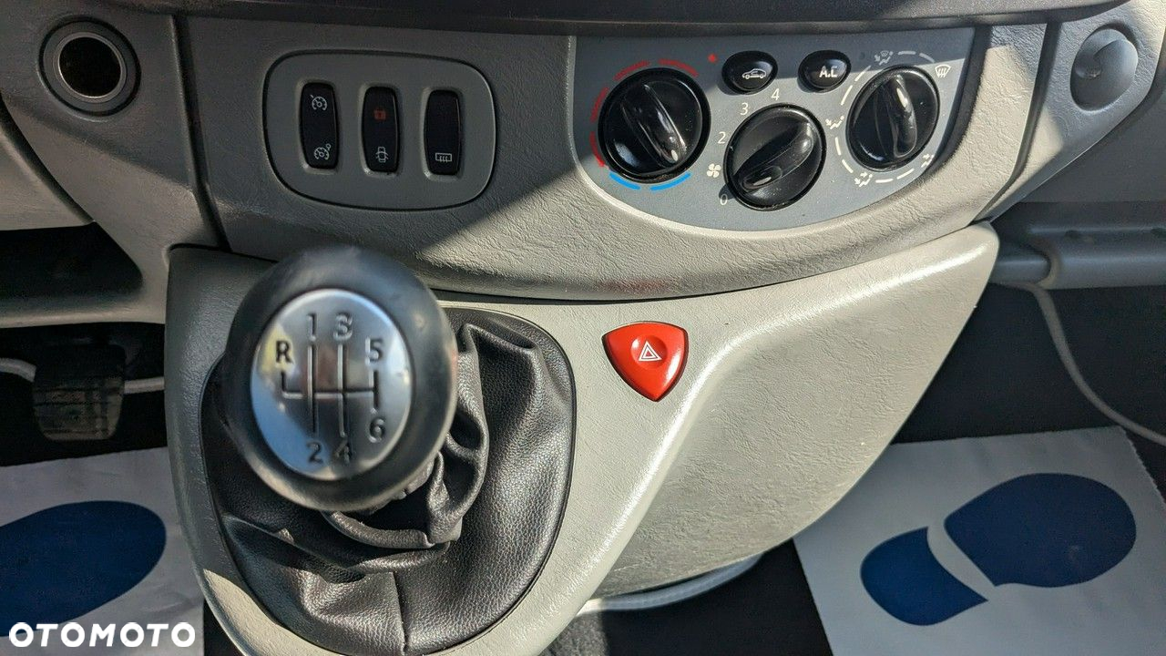 Opel Vivaro - 24