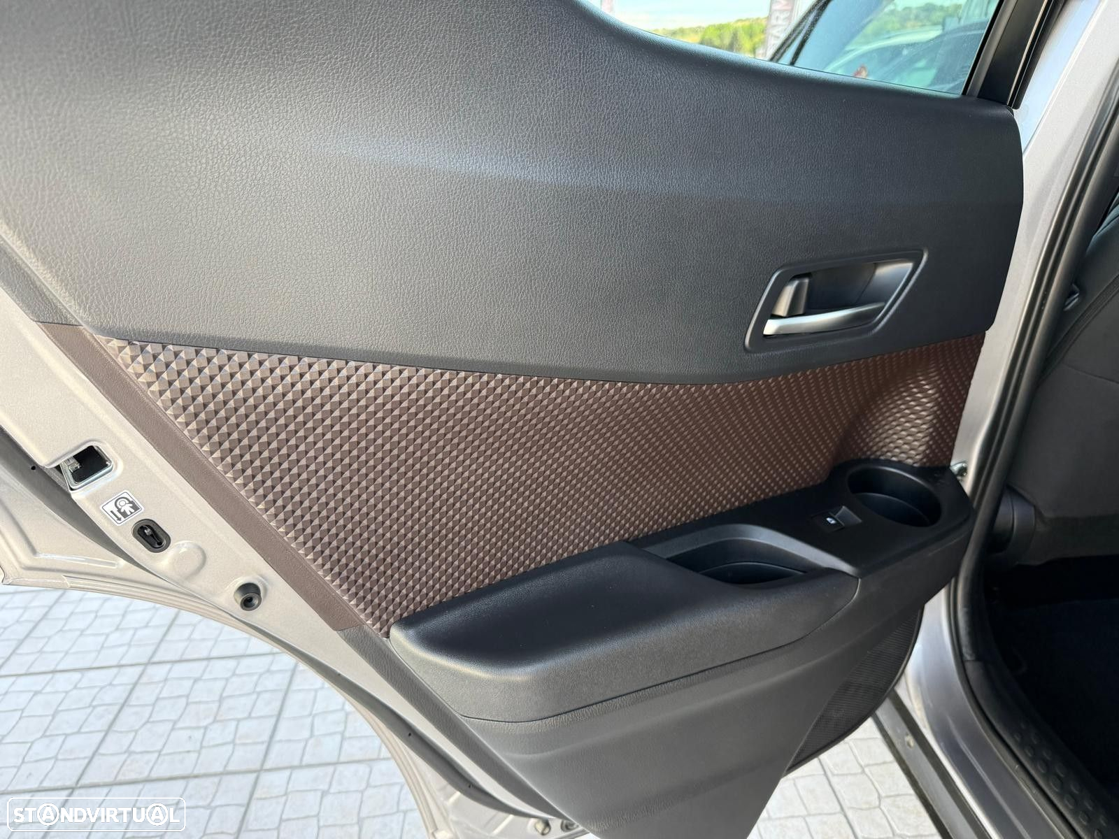 Toyota C-HR 1.8 Hybrid Exclusive+P.Luxury - 23