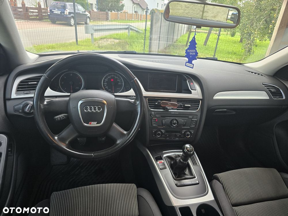 Audi A4 Limousine - 5