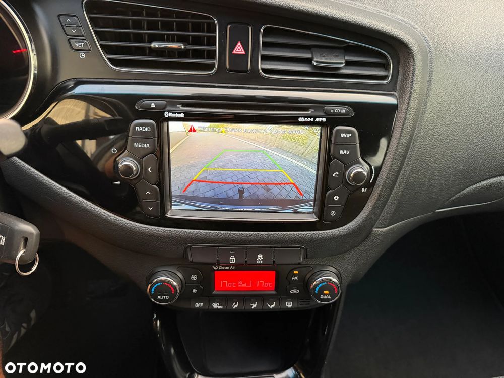 Kia Ceed 1.6 GDI Dream Team Edition - 16