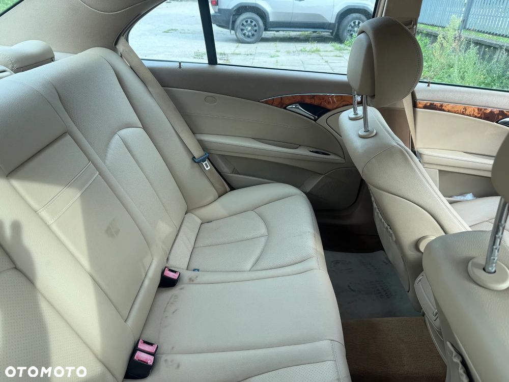 Mercedes-Benz Klasa E 350 4-Matic - 32