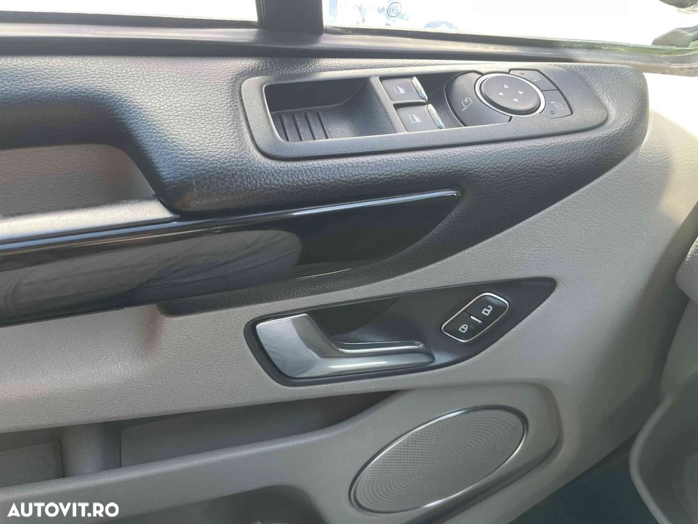 Ford Tourneo Connect - 11