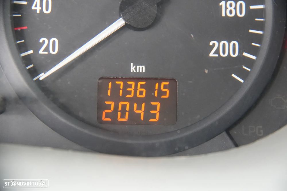 Opel Vivaro 9Lugares 1.9DTI 101cv - 14