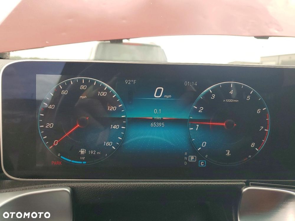 Mercedes-Benz GLB - 11
