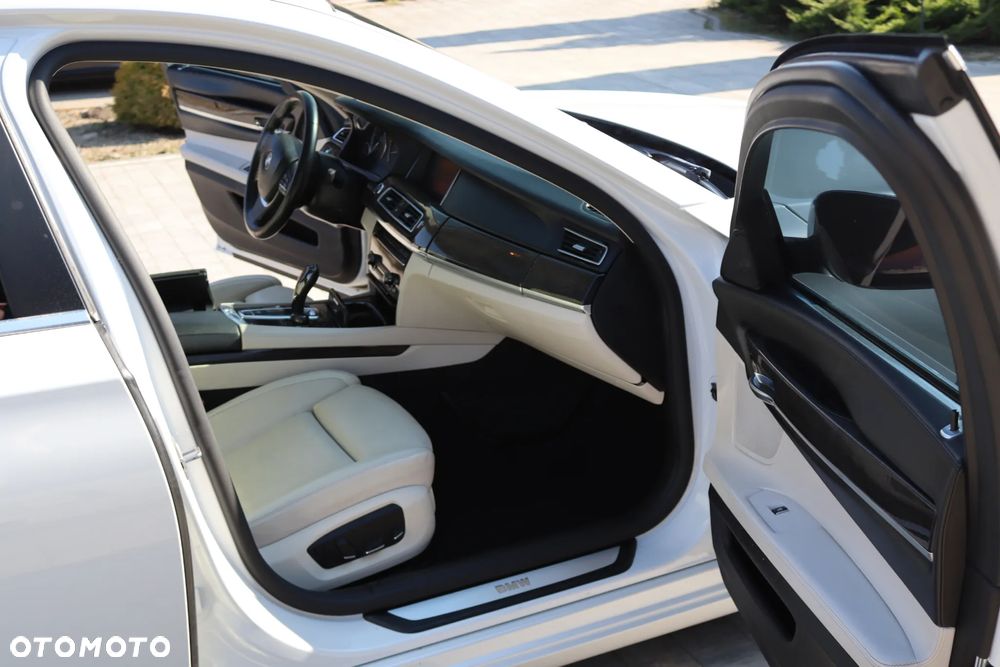 BMW Seria 7 750Li - 29