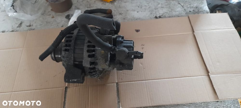 Kia Carnival alternator 2,9 - 1