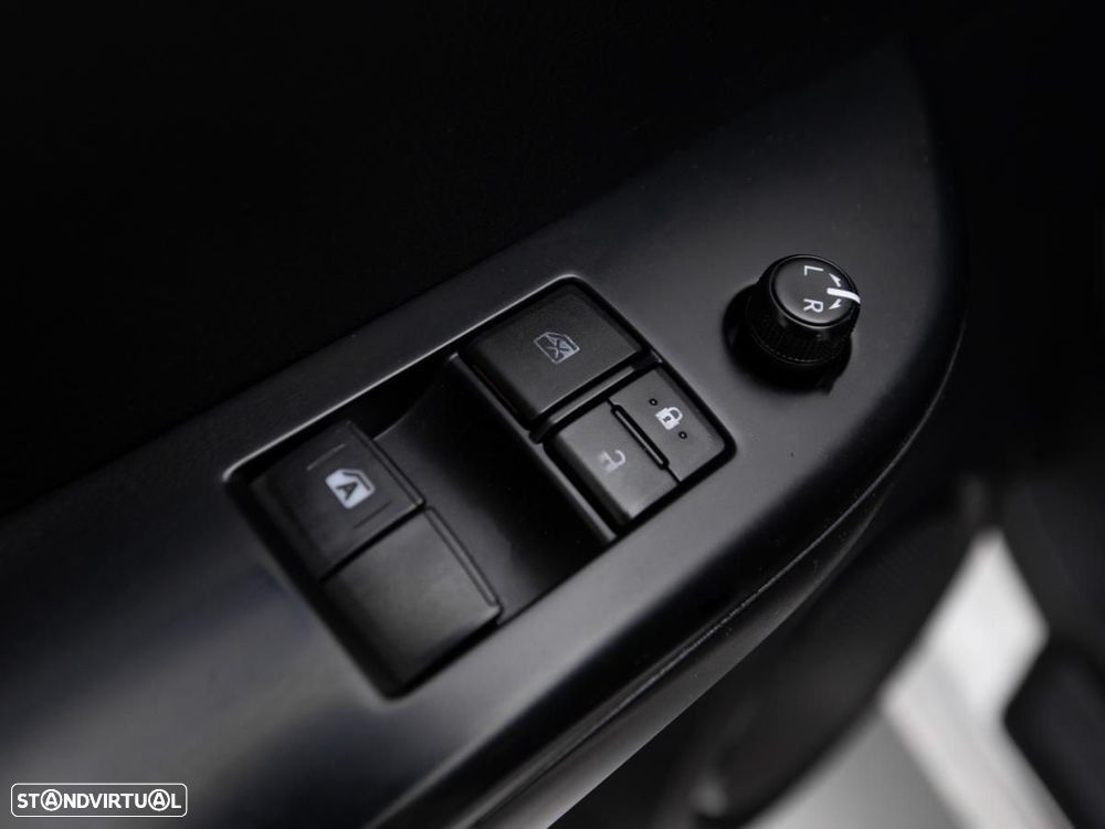 Toyota Hilux 2.4 D-4D 4WD CE 3L c/iva - 12